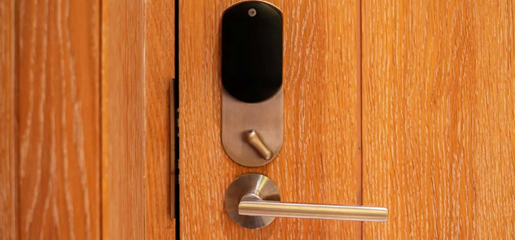 Automatic Locking Door Knob El Sobrante